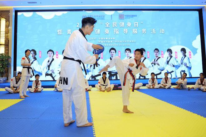 奧運冠軍點亮青春夢想，科技服務(wù)賦能全民健身——2022年“全民健身日”青少年健身指導(dǎo)活動側(cè)記